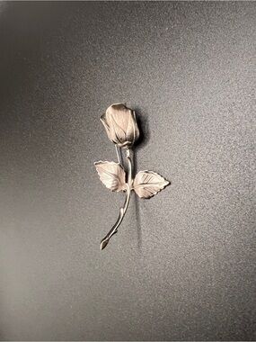 Vintage Giovanni Silver Tone Rose Brooch Signed Long Stem Floral Pin 3”